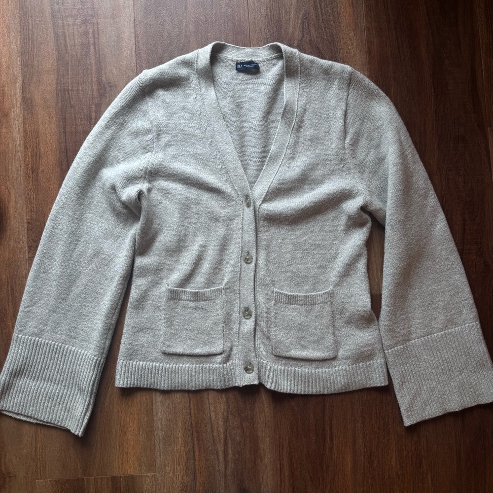 GAP Medium Tall Grey Knit Cardigan Wide Sleeve Button Front Sweater Pockets - Picture 2 of 7
